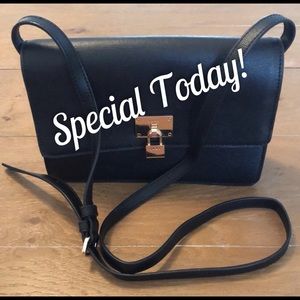 👜DKNY CROSSBODY BAG (APROX 9x6x2)